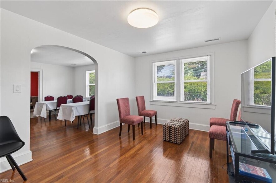 More Photos Of 2456 Ballentine Blvd, Norfolk Flex For Sale