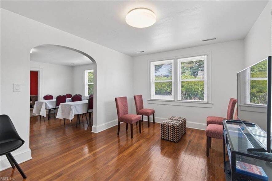 More Photos Of 2546 Ballentine Blvd, Norfolk General Retail For Sale