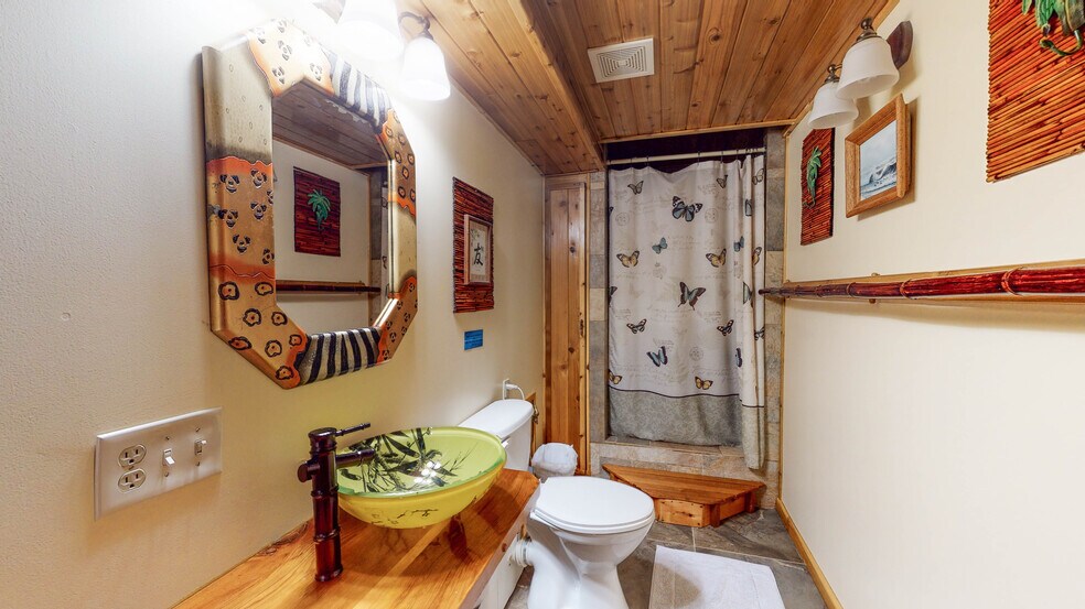 More Photos Of 465 Westover Rd, Two Harbors Specialty For Sale