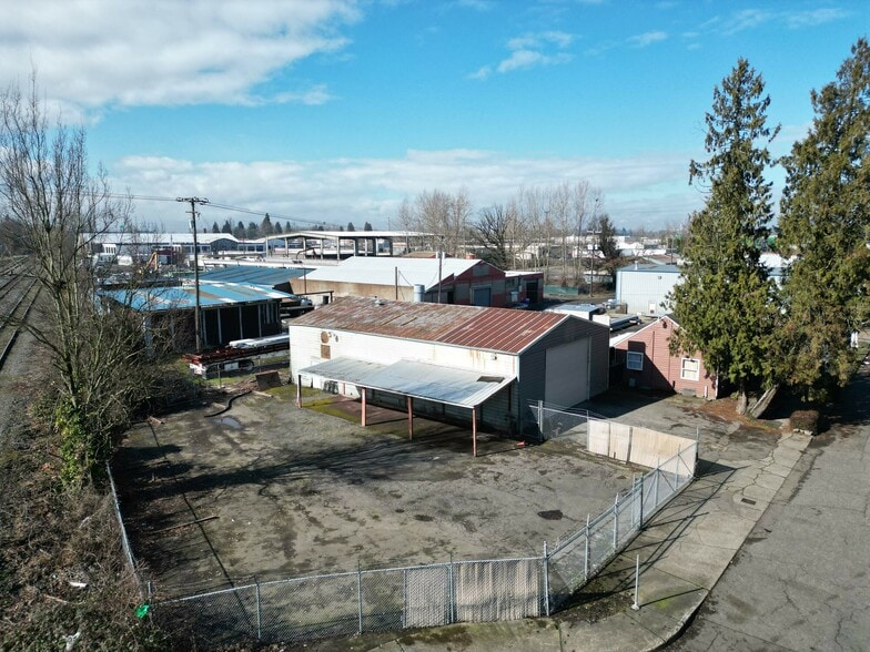 More Photos Of 8237 N Congress Ave, Portland Warehouse For Lease
