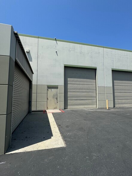 More Photos Of 2000 Cabot Pl, Oxnard Warehouse For Sale