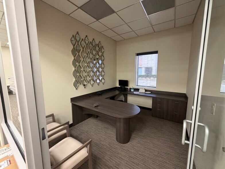 More Photos Of 4022 Louetta Rd, Spring Auto Dealership For Lease