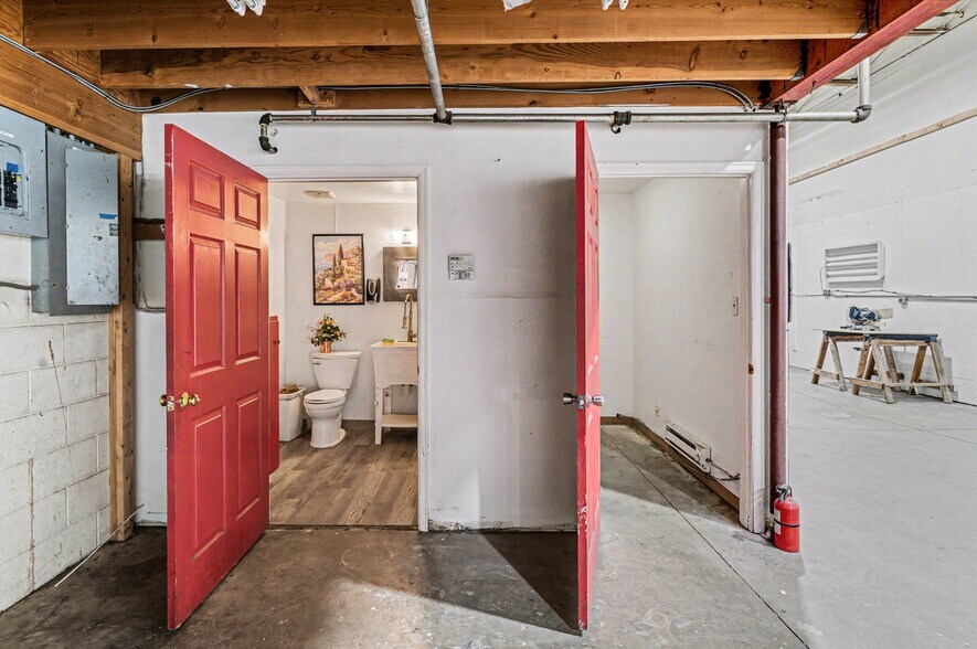 More Photos Of 16015 W 4th Ave, Golden Manufacturing For Sale