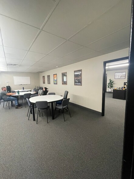 More Photos Of 3555-3559 W Wright St, Boise Light Manufacturing For Lease