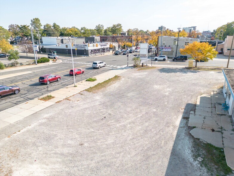 More Photos Of 1005 N Main St, Royal Oak Service Station For Sale