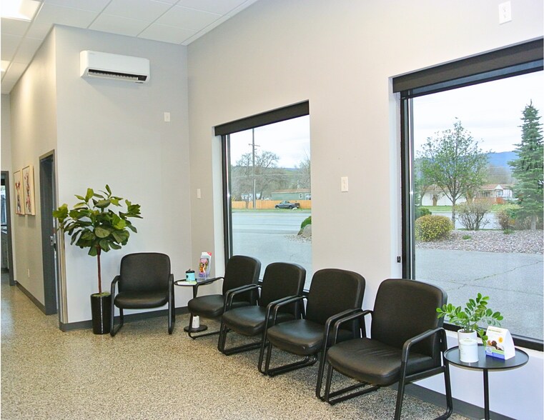 More Photos Of 19223-19225 E Appleway Ave, Spokane Valley Freestanding For Lease
