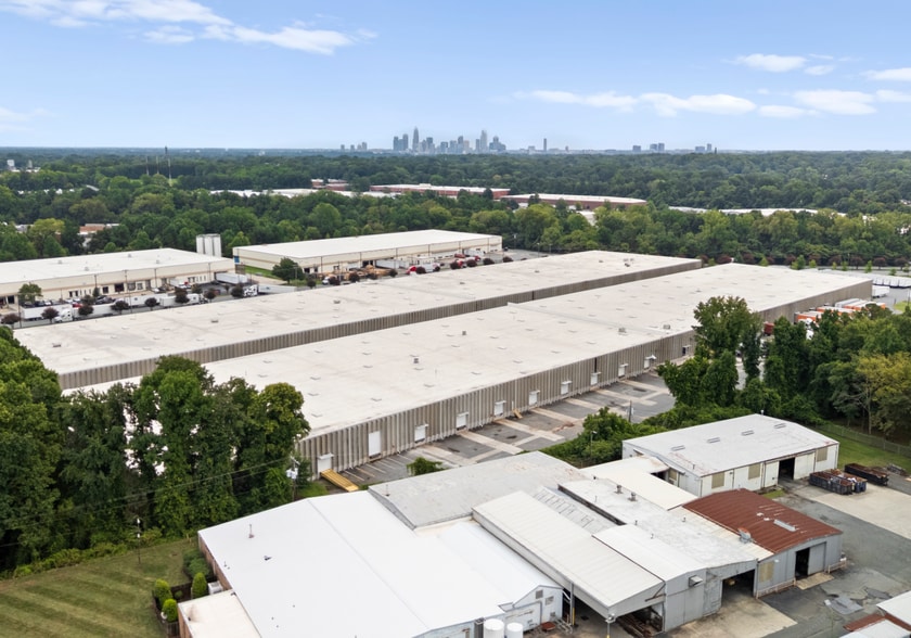 More Photos Of 1001 Bond St, Charlotte Warehouse For Lease