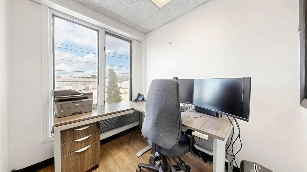 More Photos Of 124 Main St, Woodstock Manufacturing For Sale