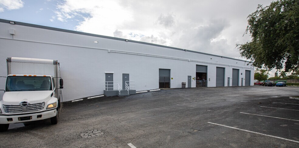 More Photos Of 3555-3569 NW 53rd Ct, Fort Lauderdale Unknown For Lease
