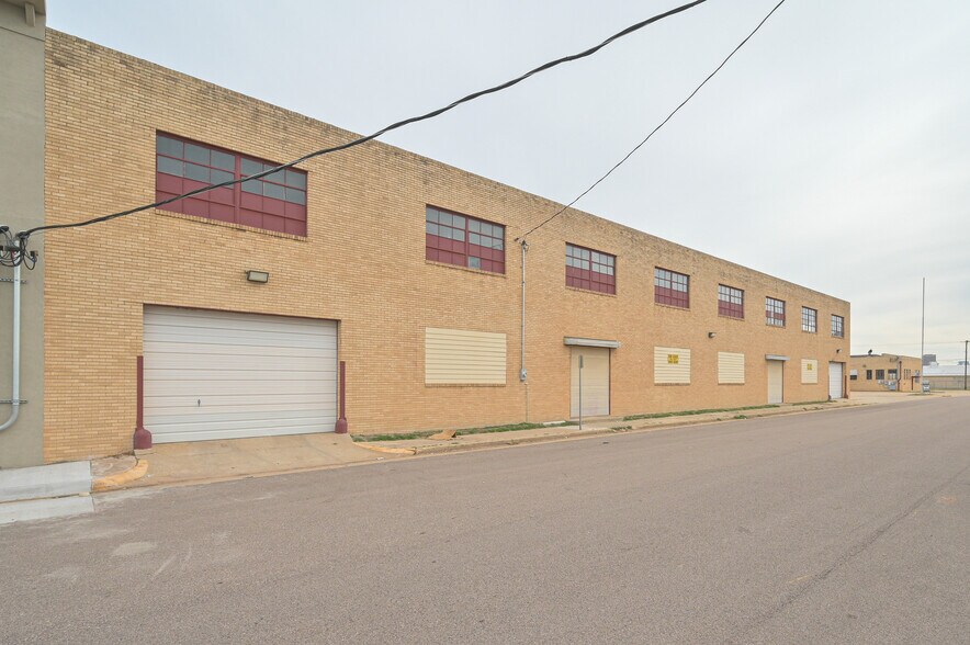 More Photos Of 1701 NW 5th St, Oklahoma City Warehouse For Sale