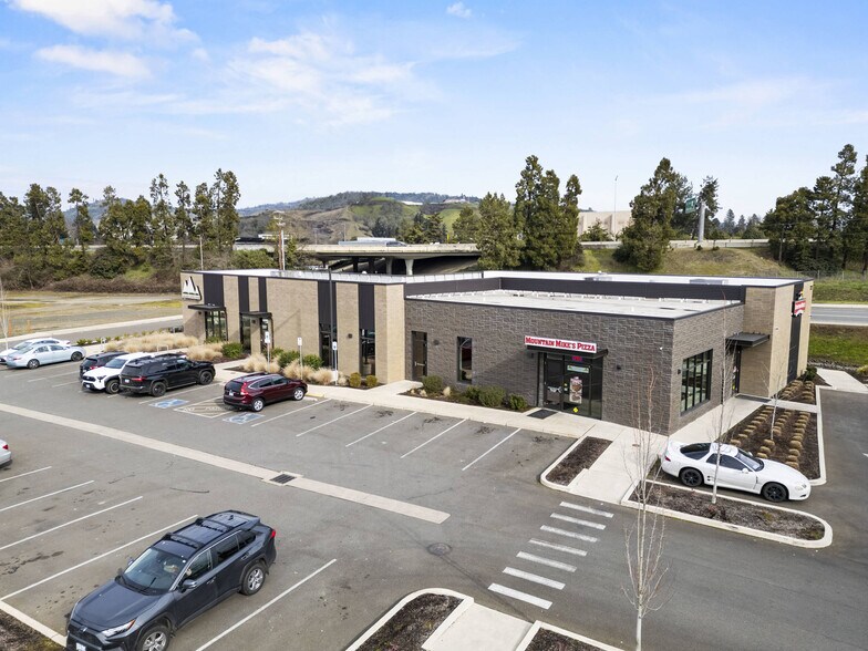 More Photos Of 722 W Harvard Ave, Roseburg Storefront Retail Office For Sale