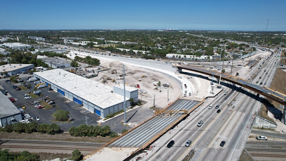 More Photos Of 16511-16511 NW 8th Ave, Miami Warehouse For Lease