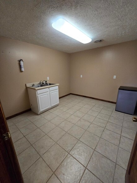 More Photos Of 4501 W Deyoung St, Marion Medical For Lease