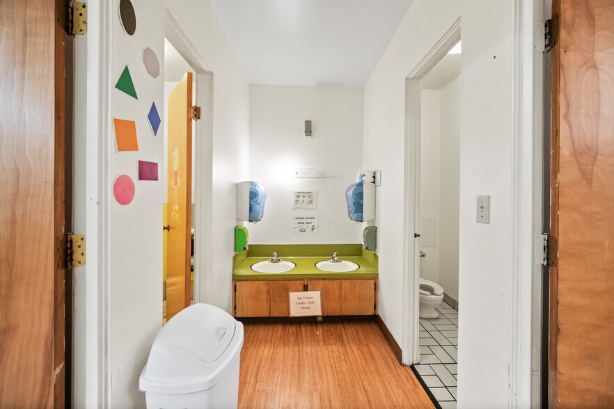 More Photos Of 12975 SW Grant St, Tigard Daycare Center For Sale