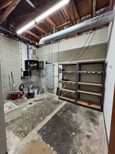 More Photos Of 12911 Us-71 Hwy, Grandview Freestanding For Lease