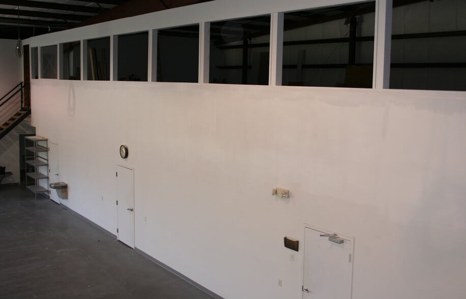 More Photos Of 4126 Louis Ave, Holiday Warehouse For Sale