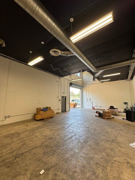 More Photos Of 5142 Clareton Dr, Agoura Hills Distribution For Lease