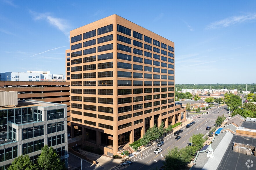 More Photos Of 8182 Maryland Ave, Clayton Office For Lease