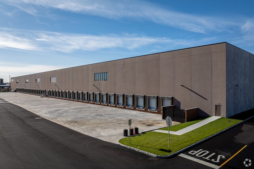 More Photos Of 936 Harrison Ave, Kearny Distribution For Lease