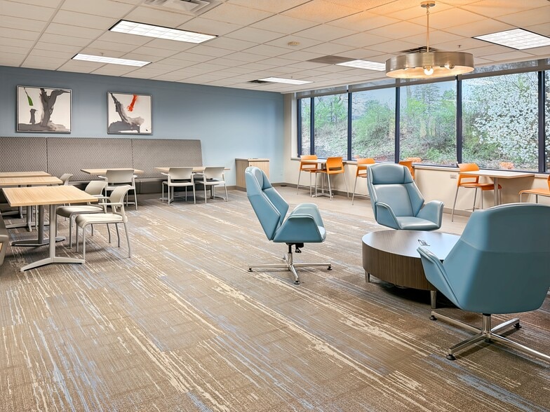 Primary Photo Of 625 Kenmoor Ave SE, Grand Rapids Coworking Space