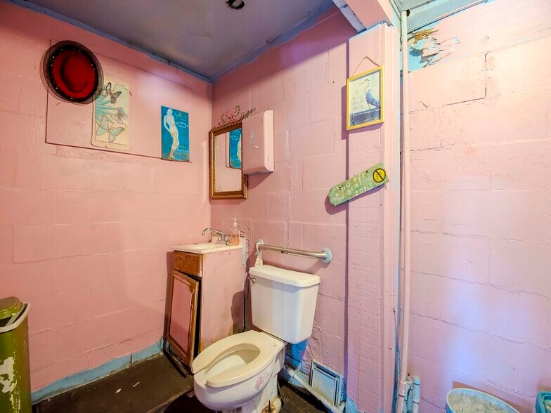 More Photos Of 1761 Beckett Way & US Highway 19, Tarpon Springs Bar For Sale