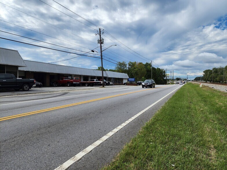 More Photos Of 12081 Veterans Memorial Hwy, Douglasville Flex For Sale