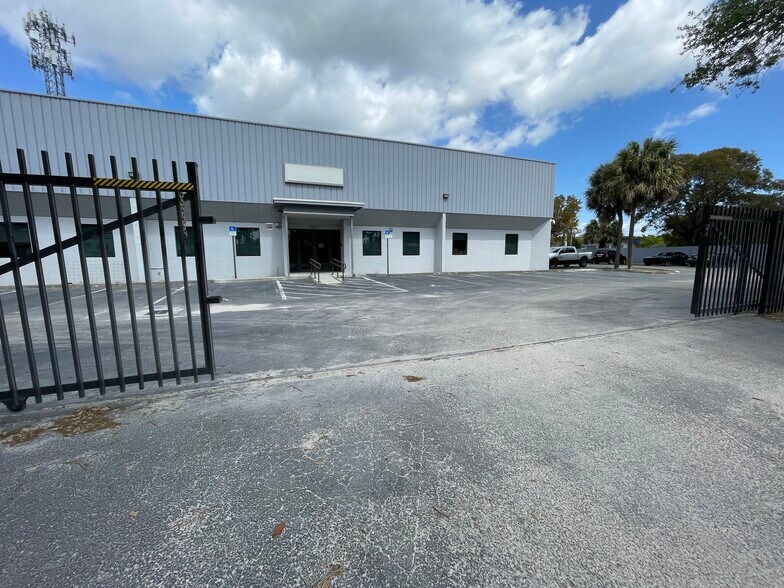 More Photos Of 3413 SW 14th St, Deerfield Beach Warehouse For Lease