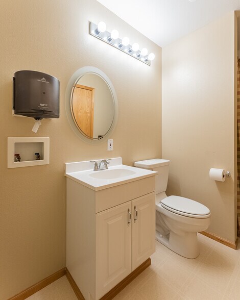 More Photos Of 914 Citadel Dr, Everson Office Residential For Lease