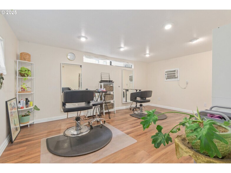 More Photos Of 1492 Pearl St, Eugene Office For Sale