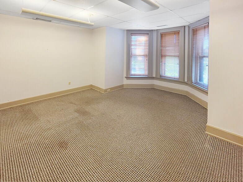 More Photos Of 1730 Madison Rd, Cincinnati Office For Sale