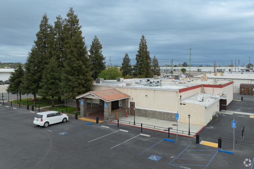 Primary Photo Of 425 30th St, Bakersfield Lodge Meeting Hall For Sale