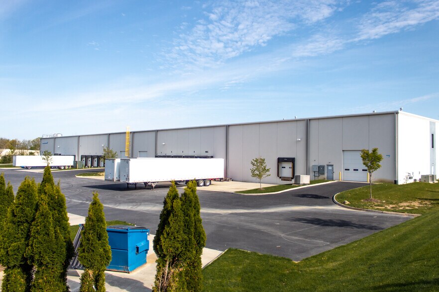 More Photos Of 1801-1831 Deffenbaugh Ct, Columbus Warehouse For Lease