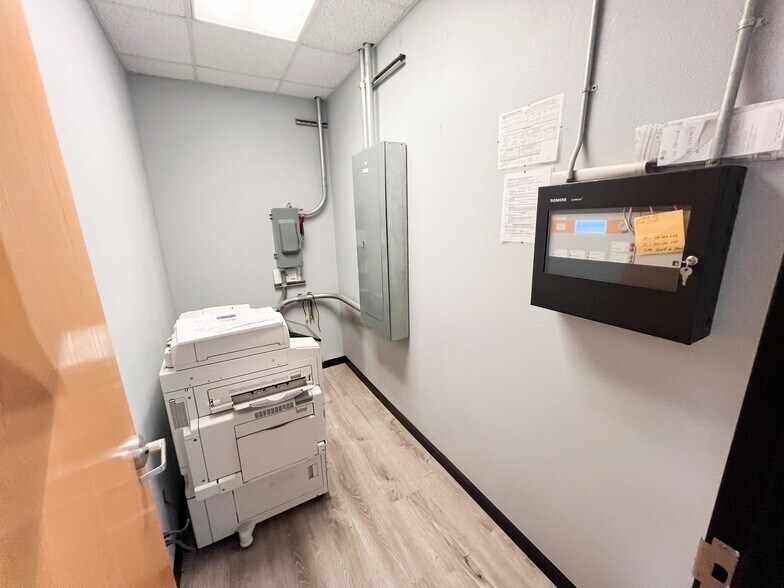 More Photos Of 3201 W Murphy St, Odessa Warehouse For Sale