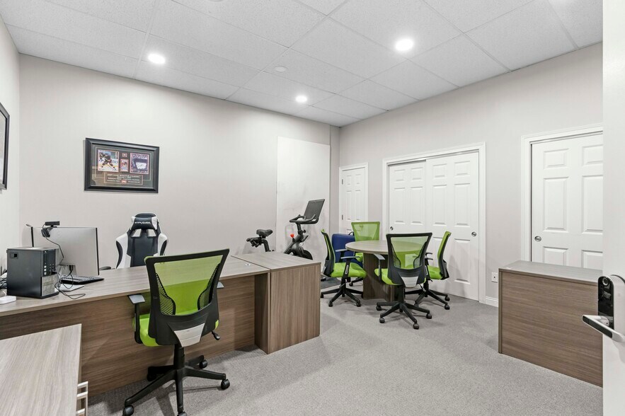 More Photos Of 8219-8347 Wicker Ave, Saint John Freestanding For Lease