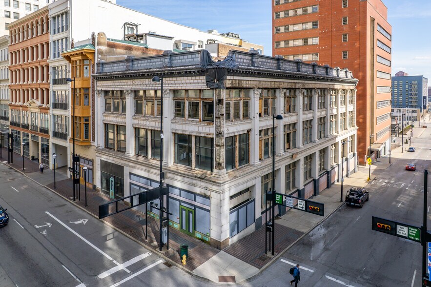 Primary Photo Of 33 W 4th St, Cincinnati Hotel For Sale