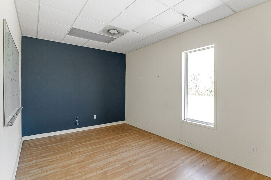 More Photos Of 204 Red Rd, McMinnville Warehouse For Sale