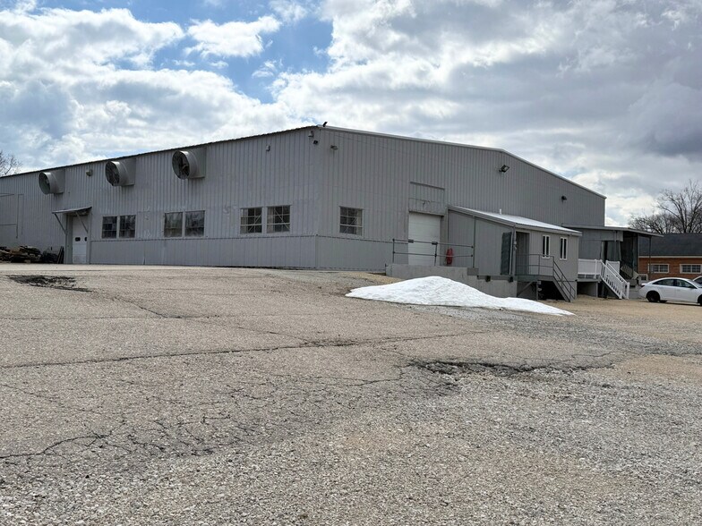 More Photos Of 625 Menomonee St, Theresa Warehouse For Lease