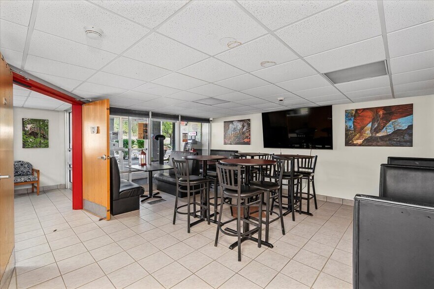 More Photos Of 182 Quillen Chapel Service Rd, Campton Hotel For Sale