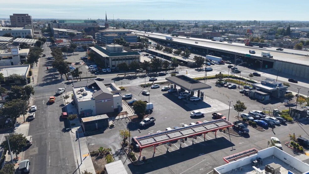 More Photos Of 121 S Center St, Stockton Convenience Store For Sale
