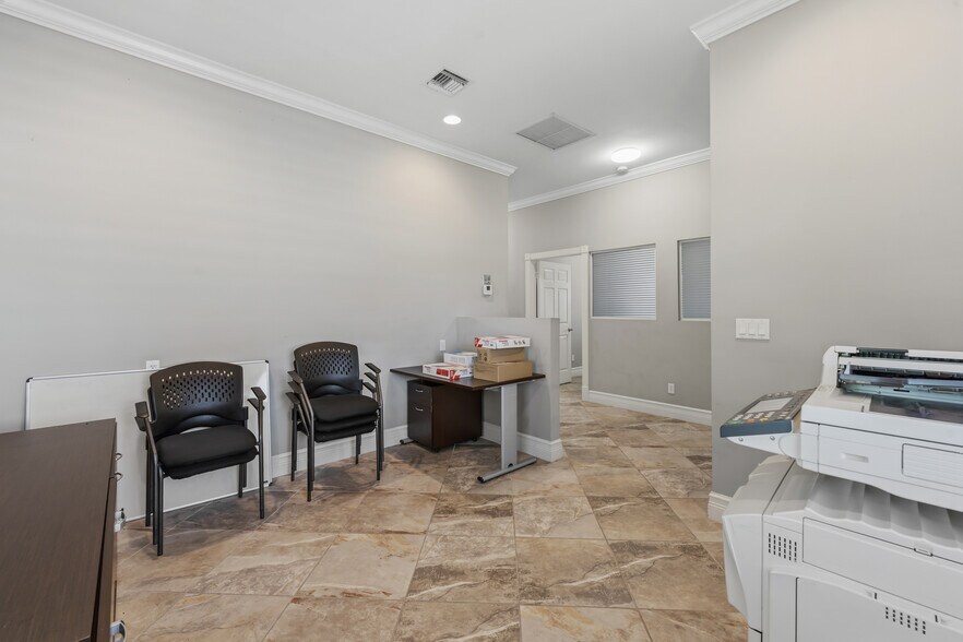 More Photos Of 3193 SE Dixie Hwy, Stuart Office For Sale