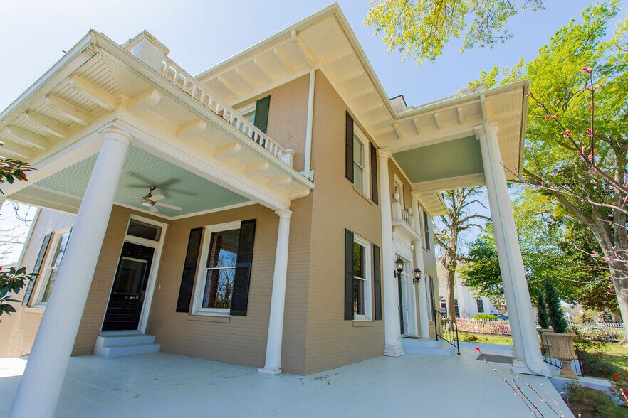 More Photos Of 313 E Charnwood St, Tyler Office For Lease