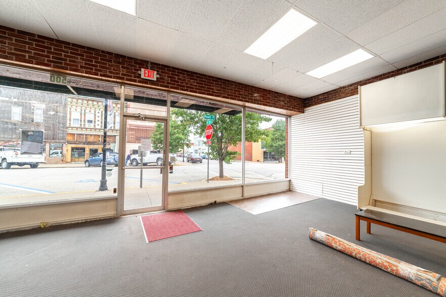 More Photos Of 500 W Reed St, Moberly Storefront For Lease