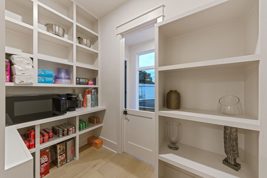 More Photos Of 7505 E US Highway 290, Johnson City Flex For Sale