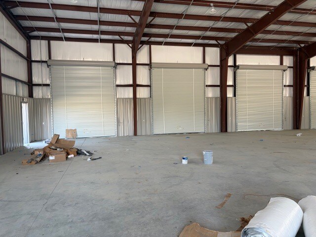 More Photos Of 1534 US-190, Port Allen Industrial For Lease