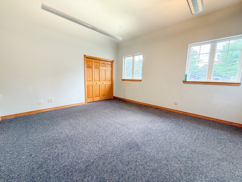 More Photos Of 118 S Main St, Medford Office For Lease