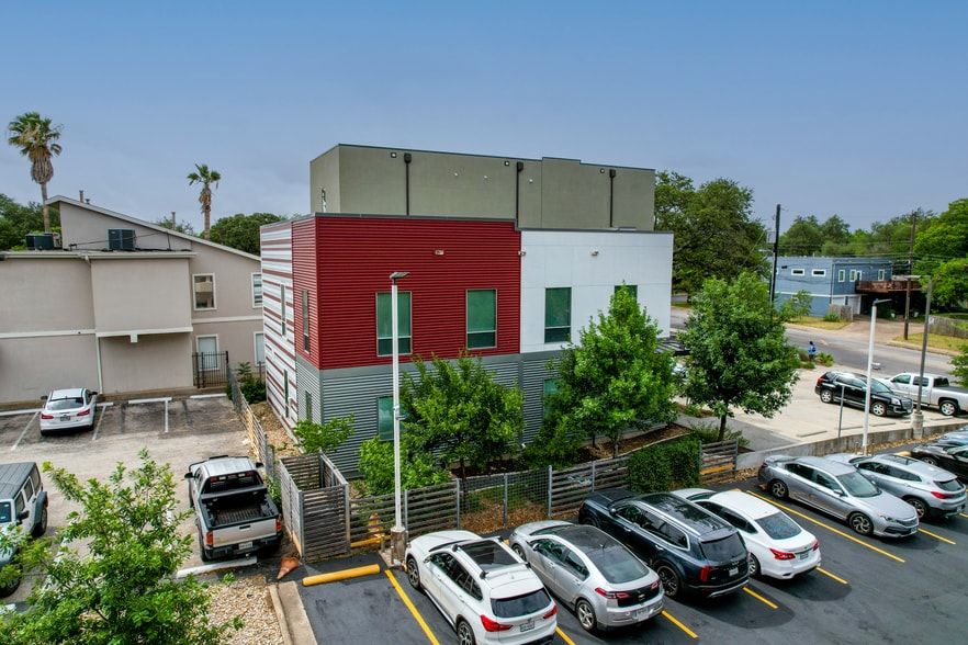 More Photos Of 2210 Western Trails Blvd, Austin Office For Sale