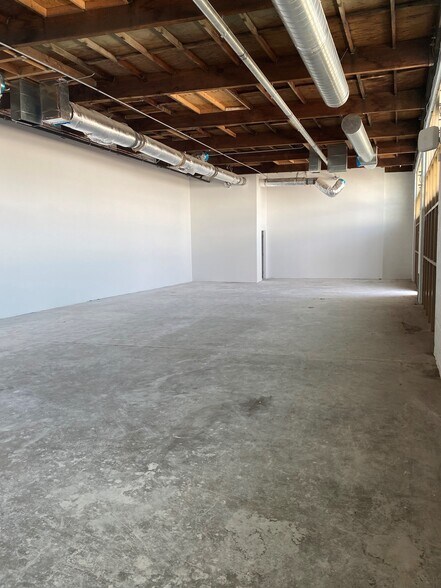 More Photos Of 580 S Alameda St, Los Angeles Storefront Retail Office For Lease