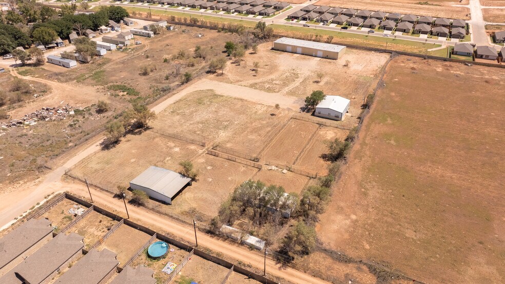 More Photos Of 510 Valencia Ave, Lubbock Warehouse For Sale