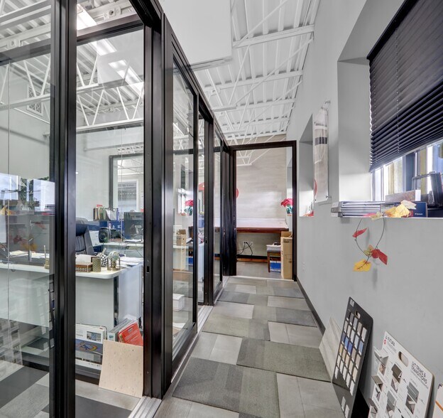 More Photos Of 665 Commercial Ave, Garden City Showroom For Sale