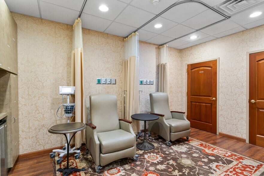 More Photos Of 29 Green St, Huntington Medical For Sale